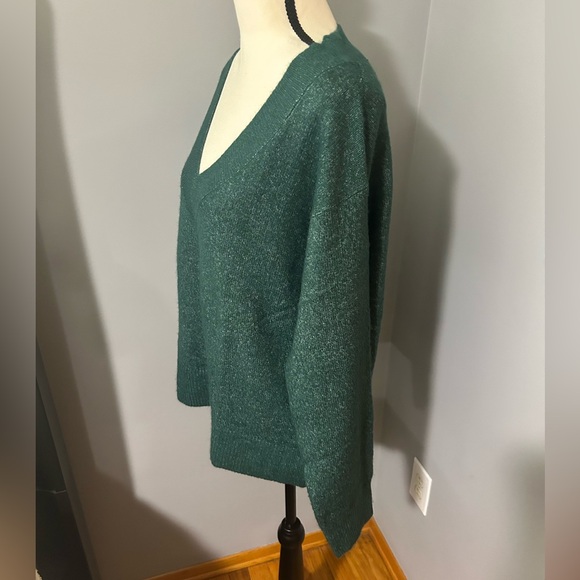 Banana Republic Relaxed Forever Cozy V-Neck Sweater - Picture 9 of 9